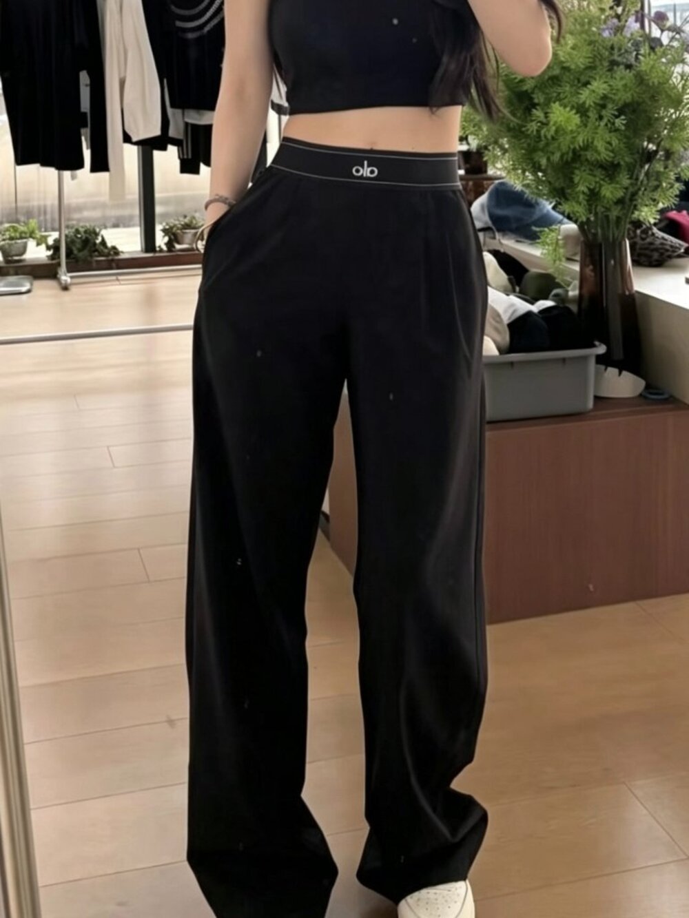 NWT 🌺 ALO Yoga Suit Up Black female Trouser Regular 30-inch inseam length